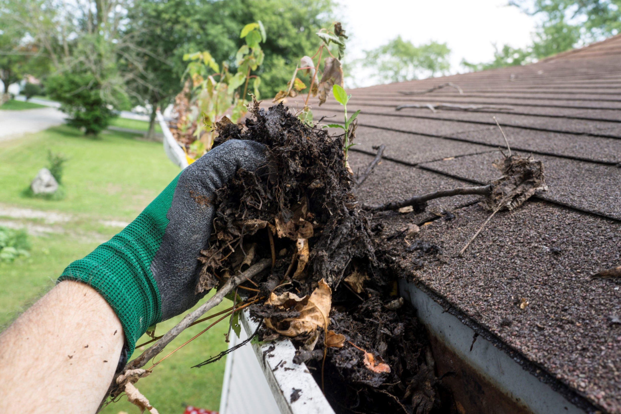 Gutter Cleaning Columbus Ohio cleaning gutters
